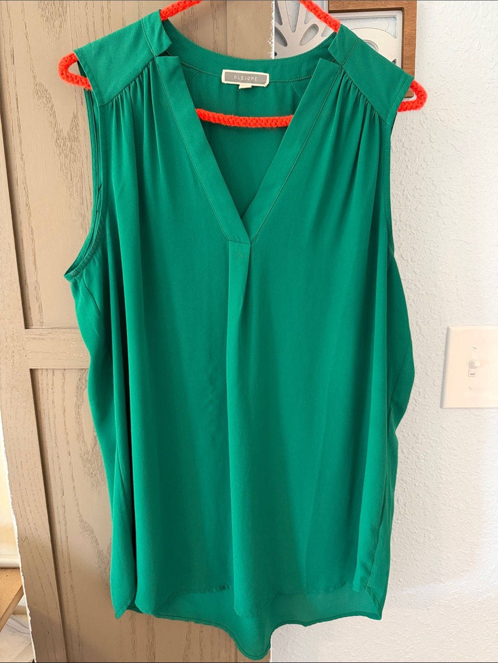 Pleione Green V-Neck Sleeveless Camisole